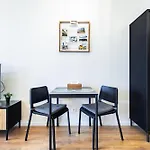 Jungle - Balcony & Easy Center Access Lägenhet