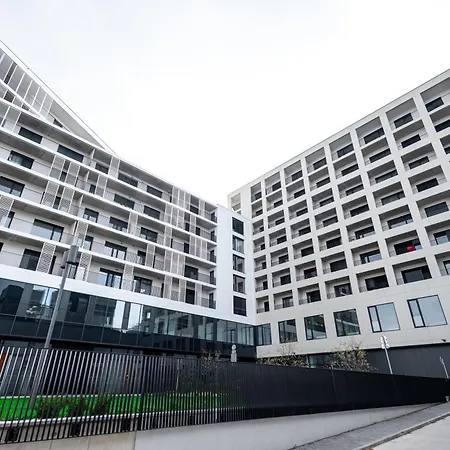 Jungle - Balcony & Easy Center Access アパート