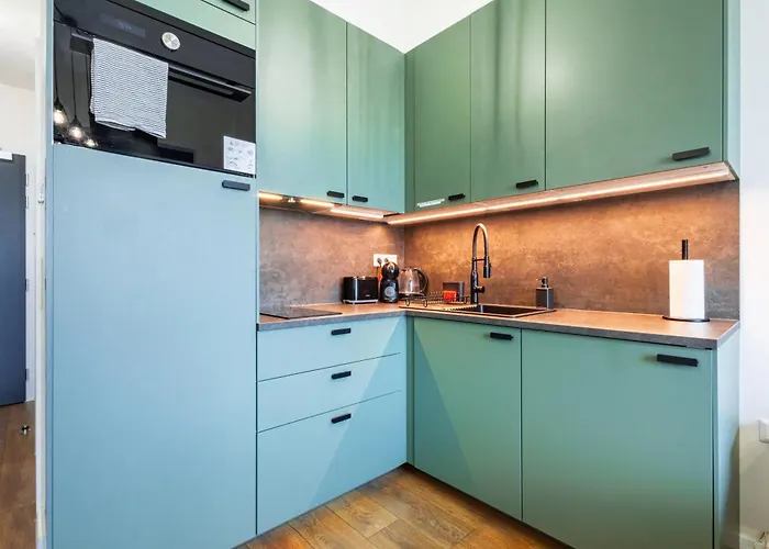 Jungle - Balcony & Easy Center Access *