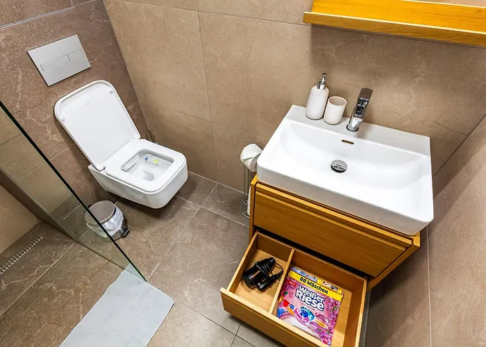 Apartment Jungle - Balcony & Easy Center Access